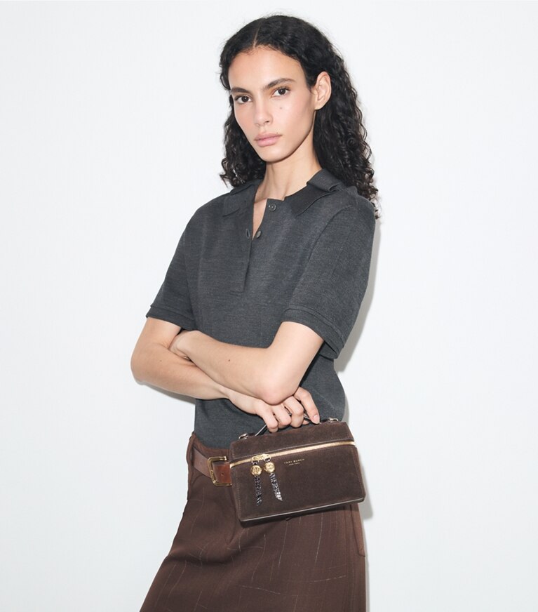 Tory Burch designer sacs à bandoulière Sac mince en suède à poignée supérieure Romy dans DARK COCOA supplémentaire sur le modèle