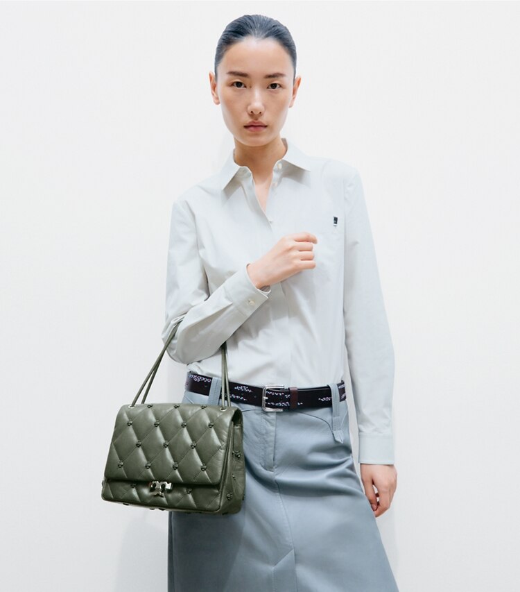 Tory Burch designer sacs porté épaule Sac porté épaule Bunny Knot Runway in Obsidian accessory on model