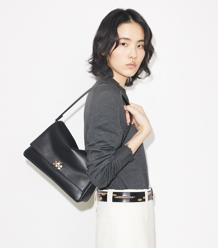 Tory Burch designer sacs porté épaule Sac porté épaule Charlie in Black accessory on model