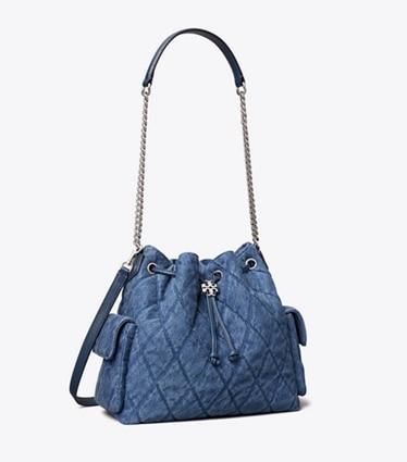 Tory Burch designer sacs porté épaule Sac porté épaule Charlie en denim matelassé avec cordon de serrage in Blue angle