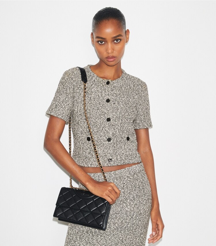 Tory Burch designer sacs porté épaule Sac porté épaule convertible Fleming in Black additional on model