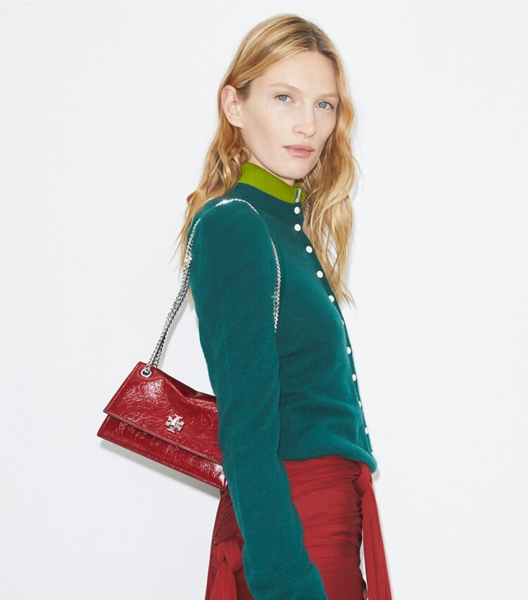 Tory Burch designer sacs porté épaule Sac porté épaule Mini Kira avec fermoir tourniquet in Red accessory on model