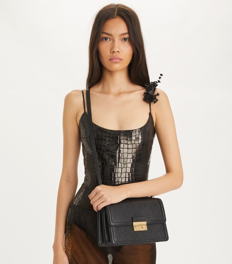 Tory Burch designer sacs porté épaule Sac porté épaule T Monogram en cuir in Black angle