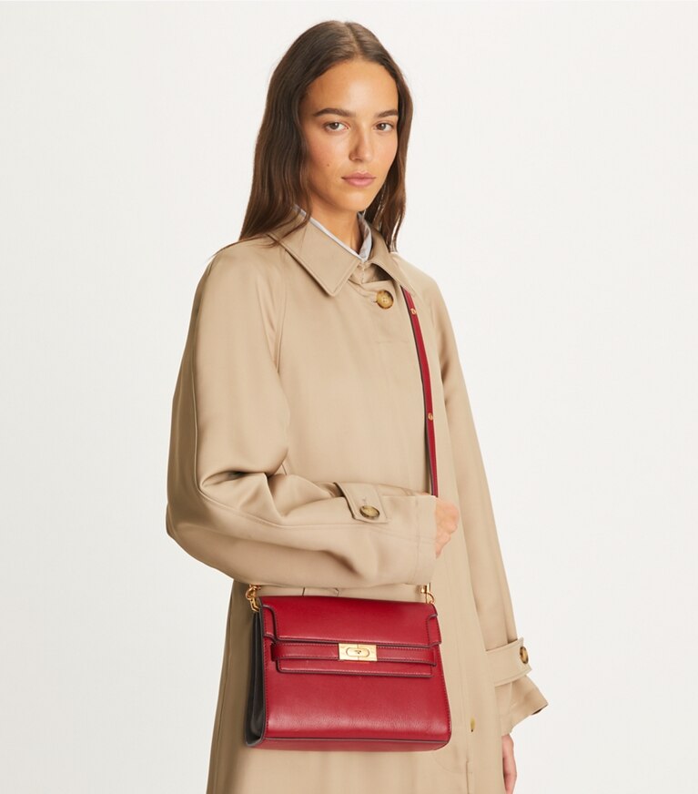 Tory Burch designer sacs porté épaule Sac porté épaule texturé Lee Radziwill dans Ruby accessoire sur le modèle