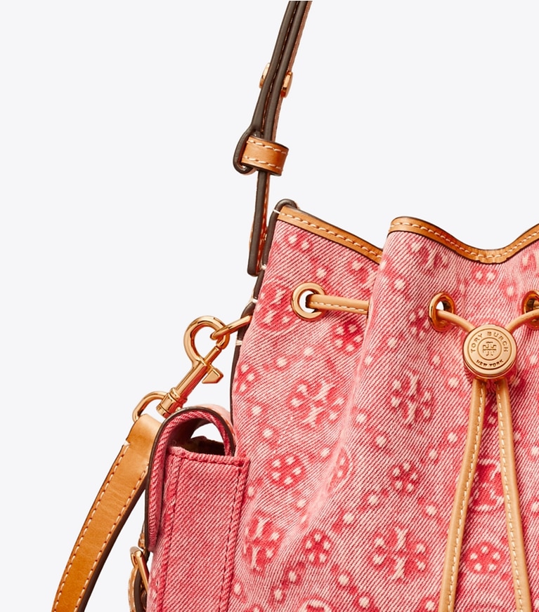 Tory Burch designer sacs à bandoulière Sac seau en denim T Monogram dans Brilliant Red détails