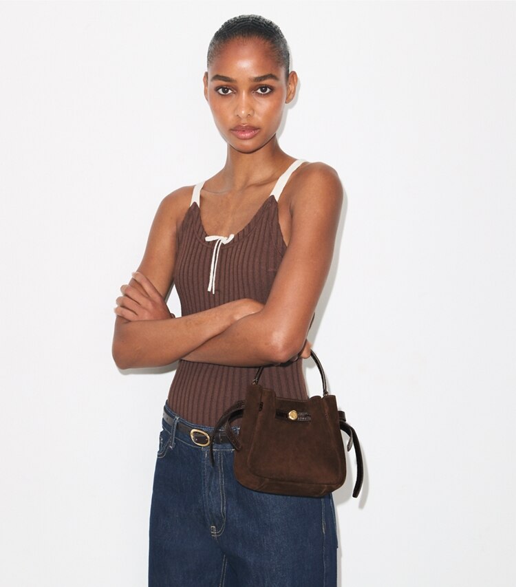 Tory Burch designer sacs à bandoulière Sac seau mini Romy en suède dans Dark Cocoa supplémentaire sur le modèle