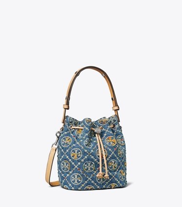 Tory Burch designer sacs à bandoulière Sac seau orné en denim T Monogram dans Deep Royal angle