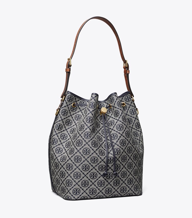 Tory Burch designer sacs hobo Sac seau oversize T Monogram in Tory Navy angle