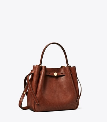 Tory Burch designer sacs à bandoulière Sac seau Romy embossé façon serpent dans Sweet Maple angle