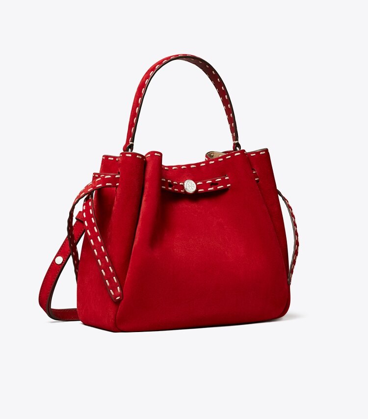 Tory Burch designer sacs à bandoulière Sac seau Romy en suède à surpiqûres dans Toucan Red angle