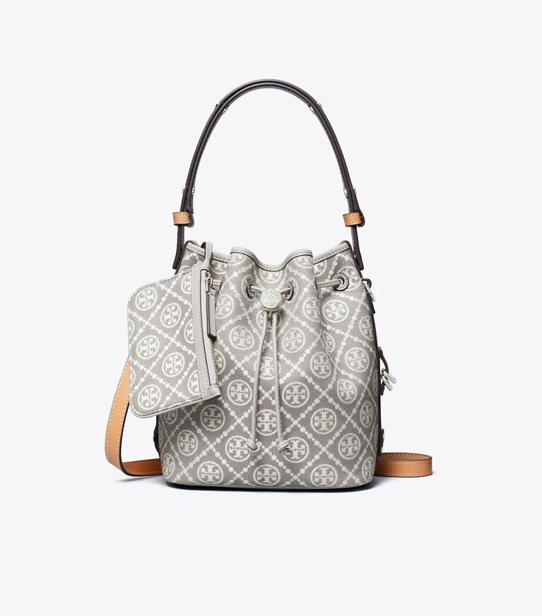 Tory Burch designer sacs à bandoulière Sac seau T Monogram style utilitaire in Gray angle