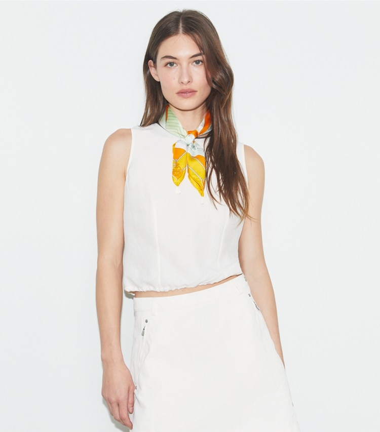 Tory Burch designer schals Sailboat Spiral Taschentuch in Orange accessory on model