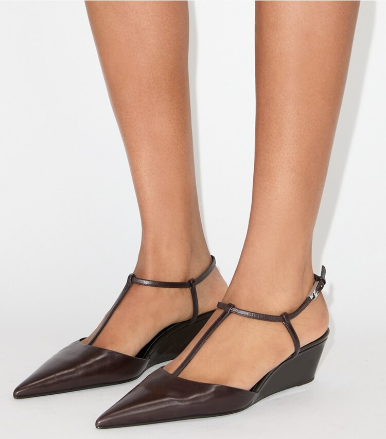 Tory Burch designer escarpins Salomés Gigi à talon compensé in Cocoa accessory on model