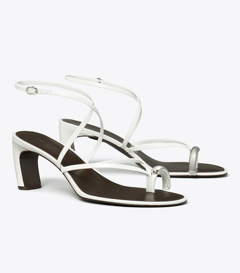 Tory Burch designer sandales Sandale à talons et multibrides ajourées dans WHITE / SILVER angle