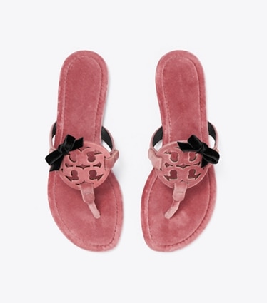 Tory Burch designer sandales Sandale Miller Bow en velours dans DUSTY PINK / BLACK vue du dessus