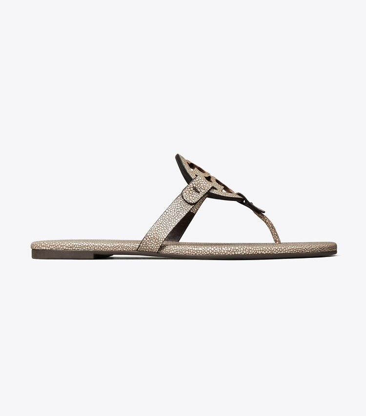 Tory Burch designer sandales Sandale Miller en cuir embossé dans Razza Sand de côté