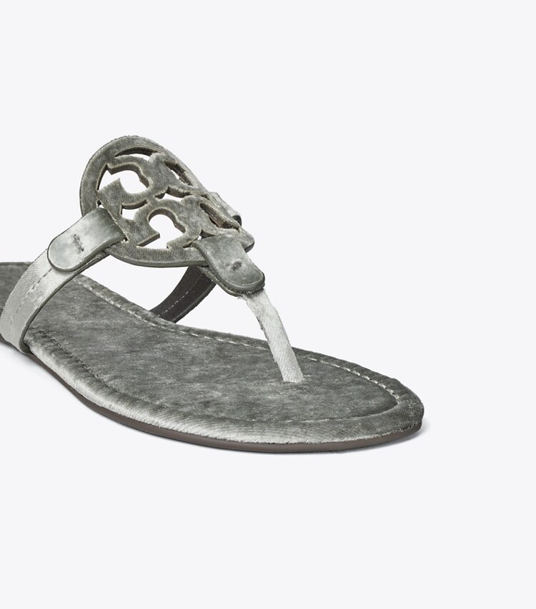 Tory Burch designer sandales Sandale Miller en velours dans LAVA GREY détails