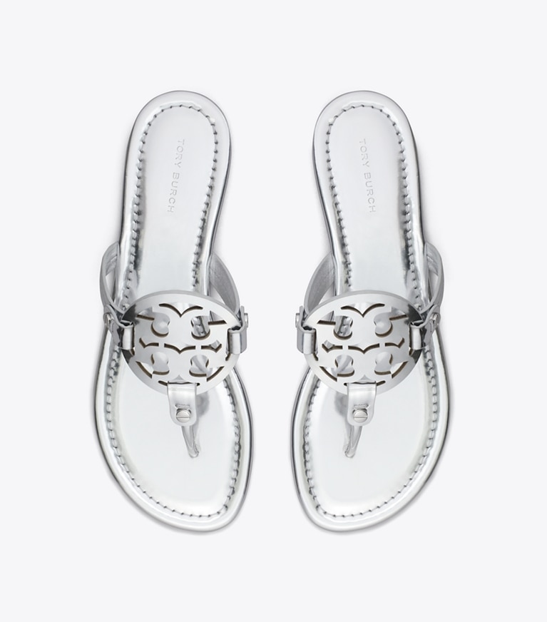 Tory Burch designer sandales Sandale Miller métallisée dans PLATINUM vue du dessus