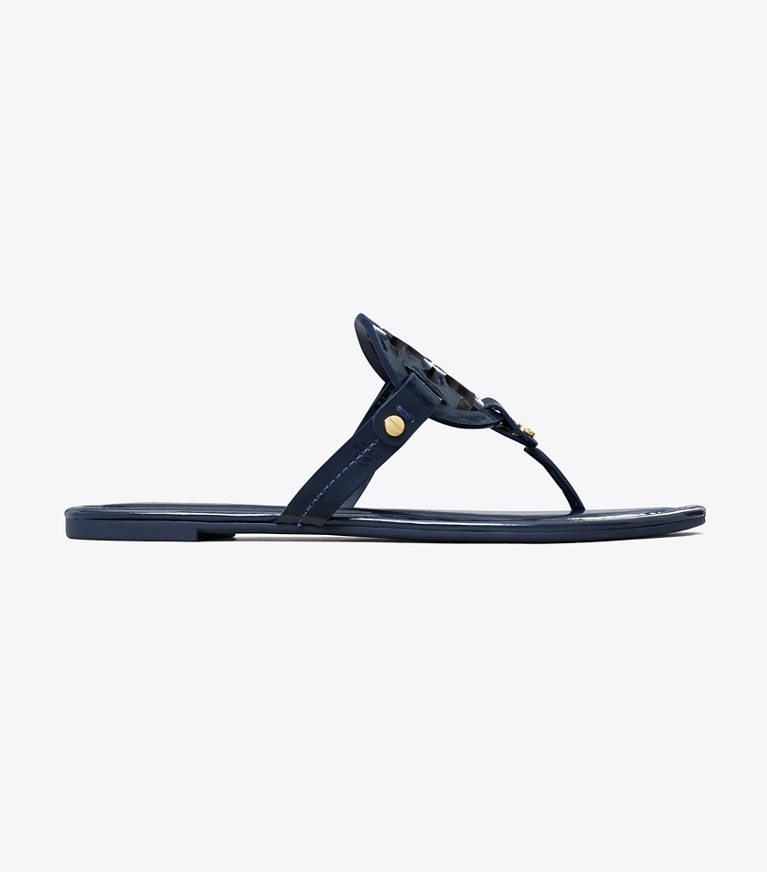Tory Burch designer sandales Sandale Miller vernie dans Perfect Navy de côté