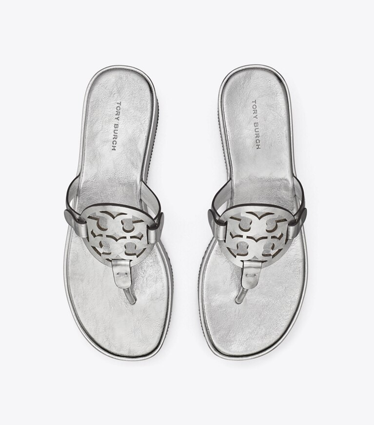 Tory Burch designer sandales Sandales à talon compensé Miller en cuir métallisé in SILVER angle