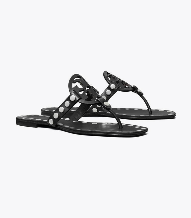 Tory Burch designer sandales Sandales cloutées Miller in PERFECT BLACK / SILVER angle