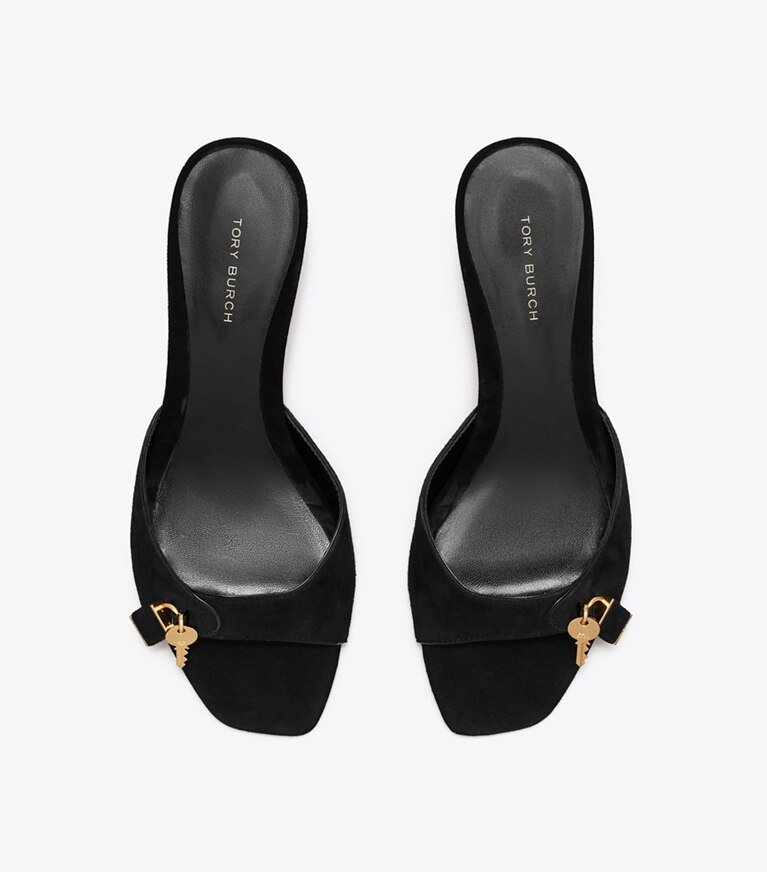 Tory Burch designer sandales Sandales Lock à petit talon in PERFECT BLACK / GOLD dessus