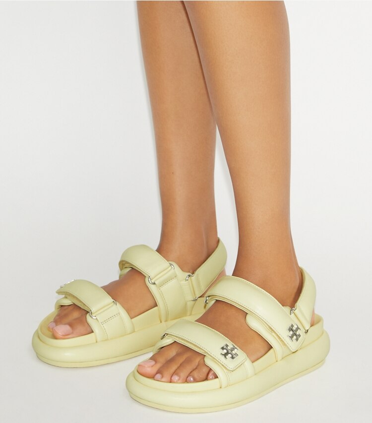 Tory Burch designer sandales Sandales matelassées Kira Sport TB x BonBon in BANANA MARSHMALLOW additional on model