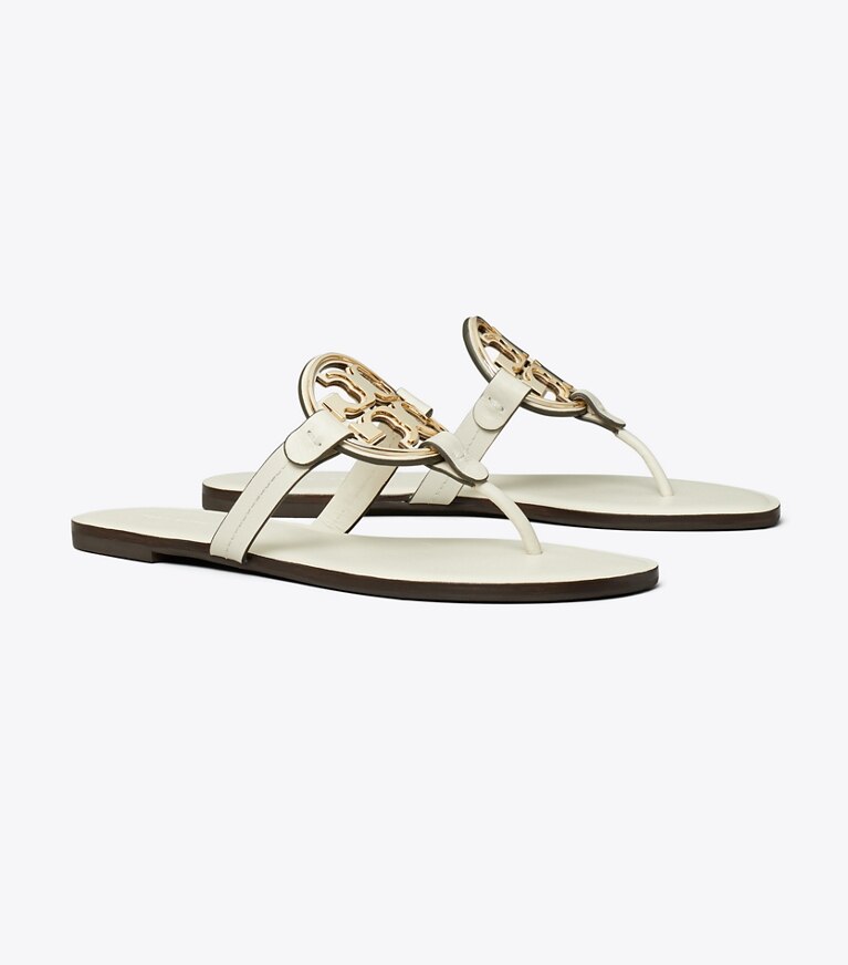 Tory Burch designer sandales Sandales Miller avec logo en métal in LIGHT CREAM / GOLD angle