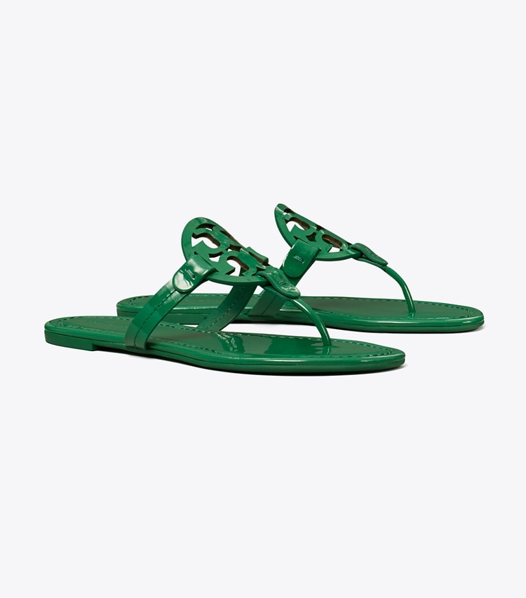 Tory Burch designer sandales Sandales Miller en cuir verni in GRASS angle