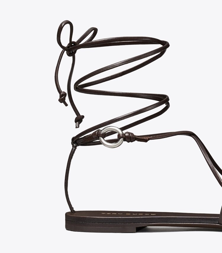 Tory Burch diseñador sandalias Sandalia con cordones y eslabones en COCO detalle