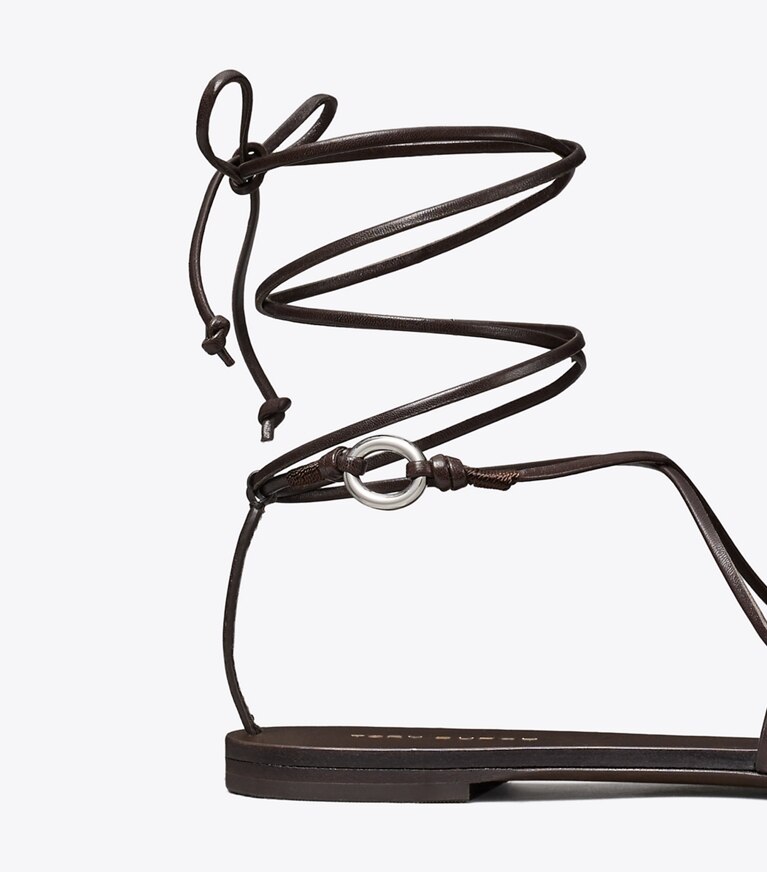 Tory Burch diseñador sandalias Sandalia con cordones y eslabones en COCO detalle