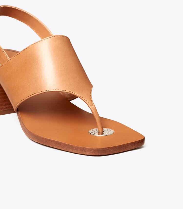 Tory Burch diseñador sandalias Sandalia con tacón tipo moneda doble T en TAN detalle