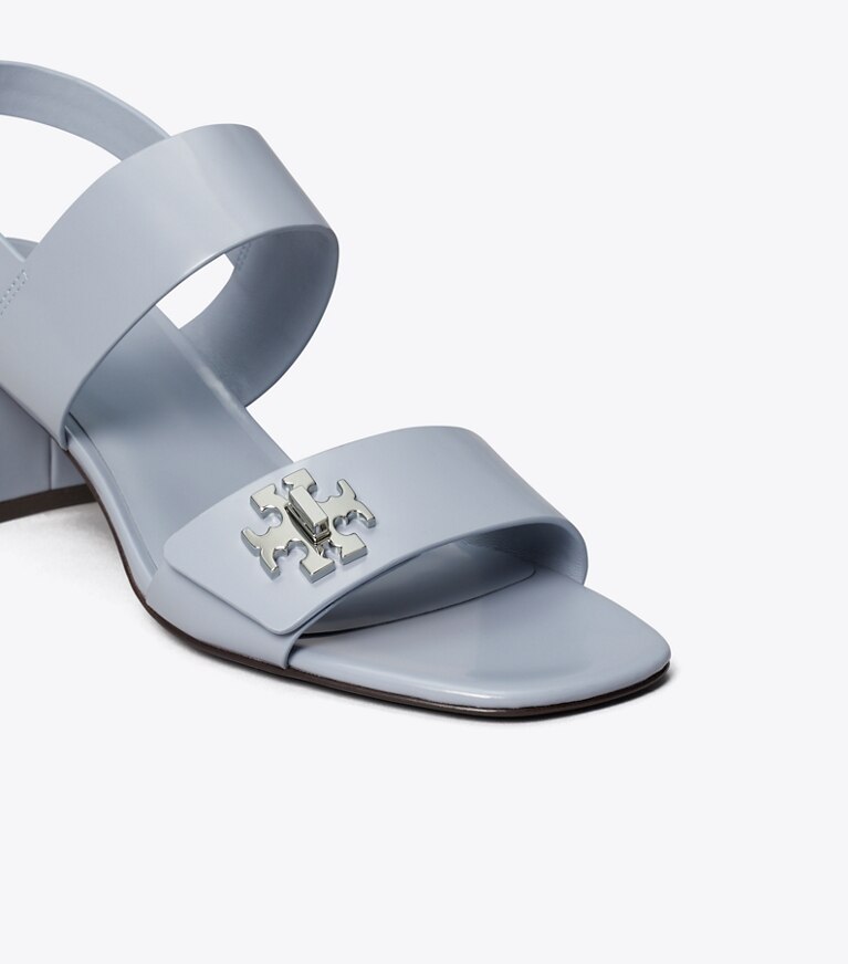 Tory Burch diseñador sandalias Sandalia con tacón y broche giratorio en VAPOR BLUE detalle