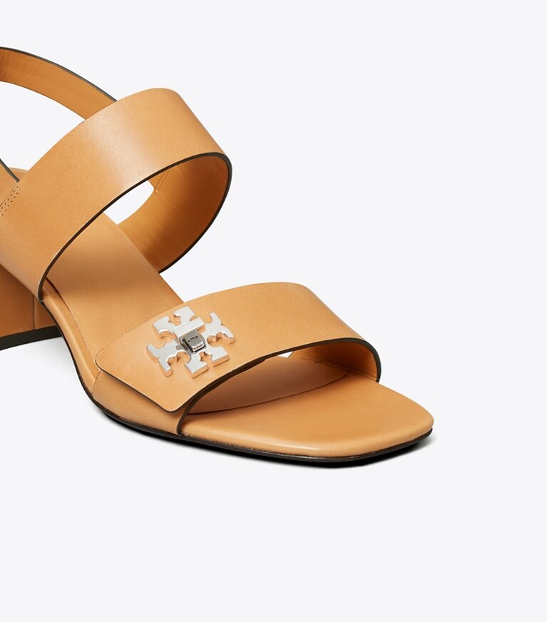 Tory Burch diseñador sandalias Sandalia con tacón y broche giratorio en CAMELLO detalle