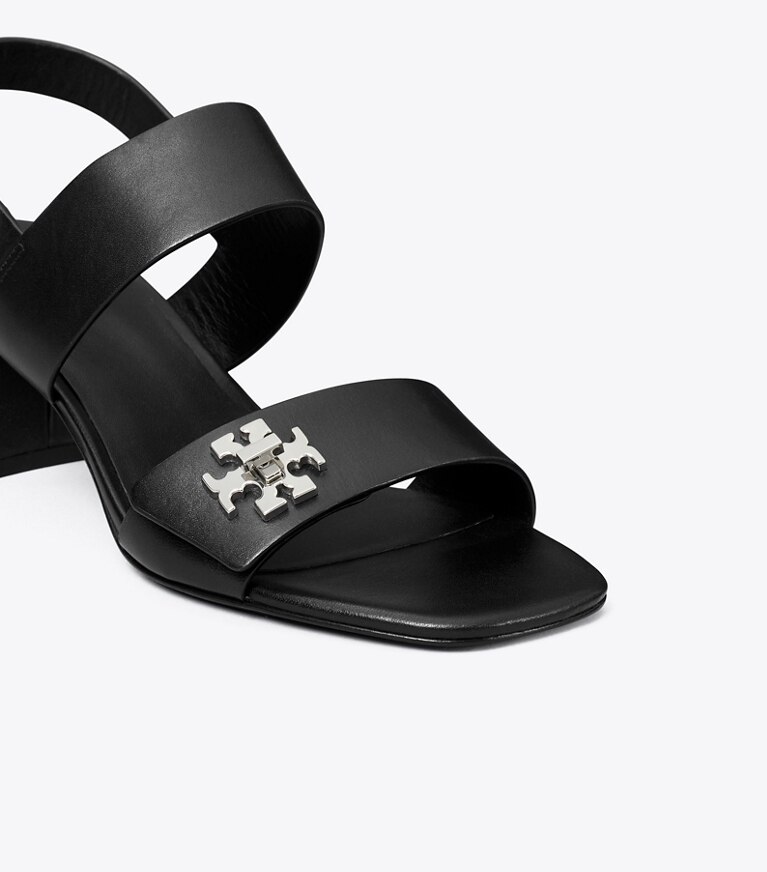 Tory Burch diseñador sandalias Sandalia con tacón y broche giratorio en PERFECT BLACK detalle