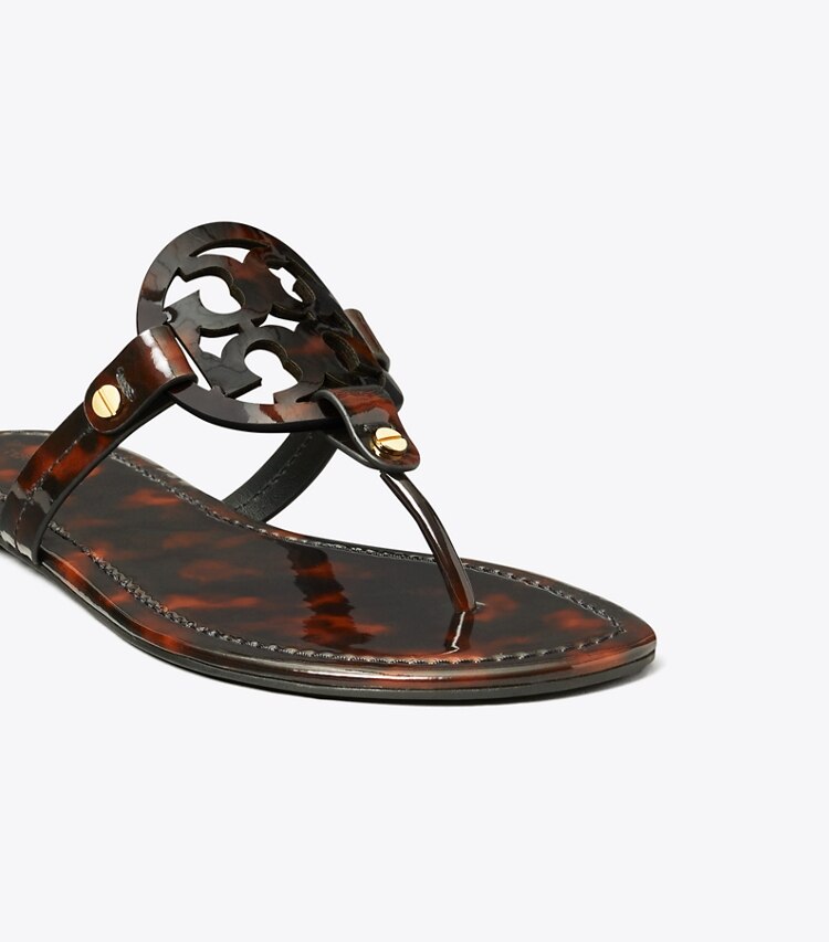 Tory Burch diseñador sandalias Sandalia de charol Miller en TORTOISE PATENT detalle
