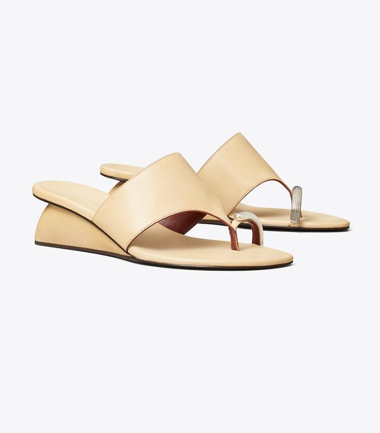 Tory Burch diseñador sandalias Sandalia de cuña Pierced en SMOKY TAN ángulo