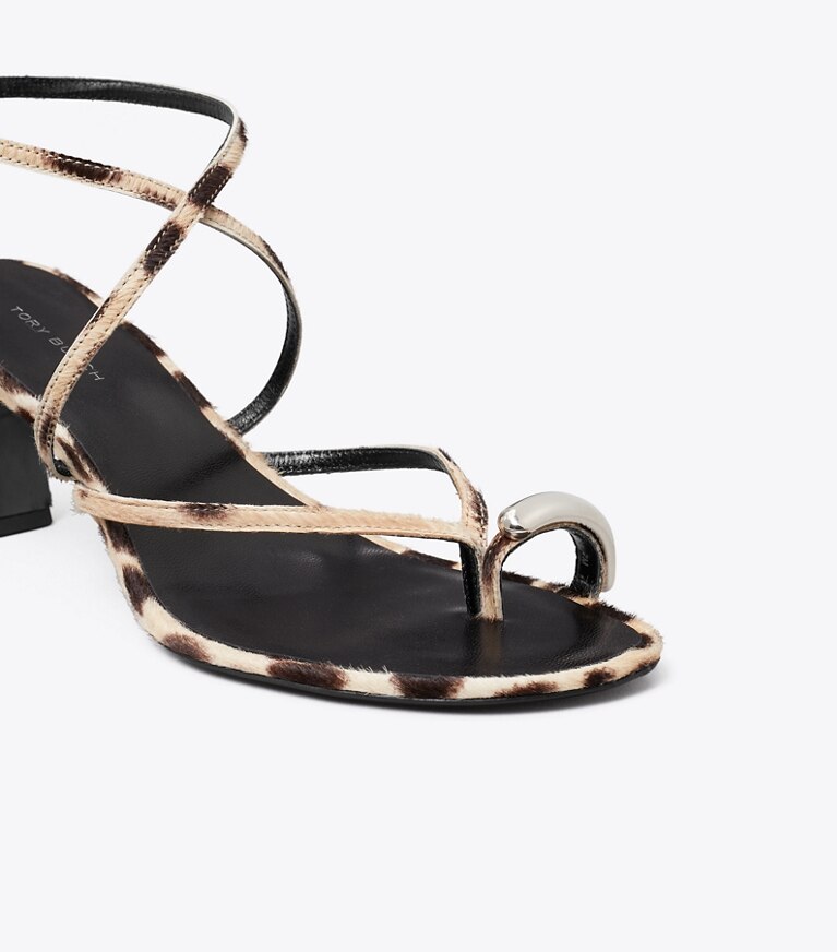 Tory Burch diseñador sandalias Sandalia de tacón de 65 mm con tiras Pierced en CHEETAH SPOTS / SILVER detalle