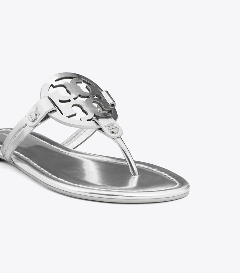 Tory Burch diseñador sandalias Sandalia metalizada Miller en PLATINUM detalle