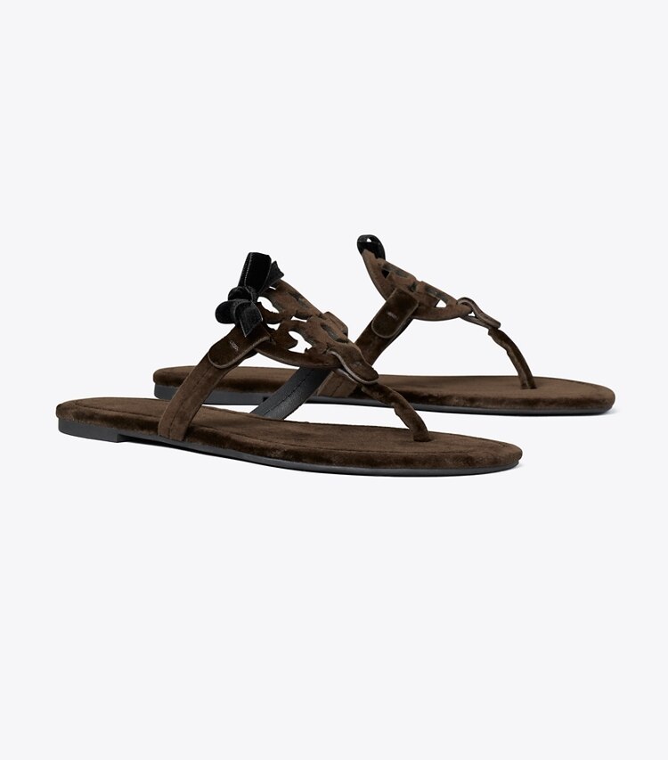 Tory Burch diseñador sandalias Sandalia Miller de terciopelo en CHESTNUT / BLACK ángulo