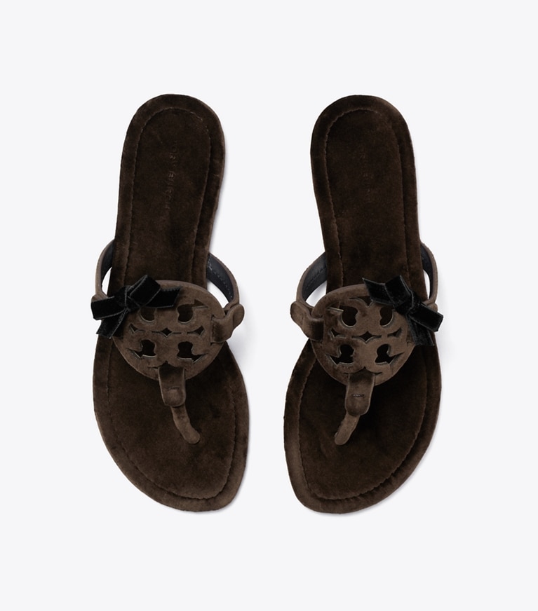 Tory Burch diseñador sandalias Sandalia Miller de terciopelo en CHESTNUT / BLACK vista superior