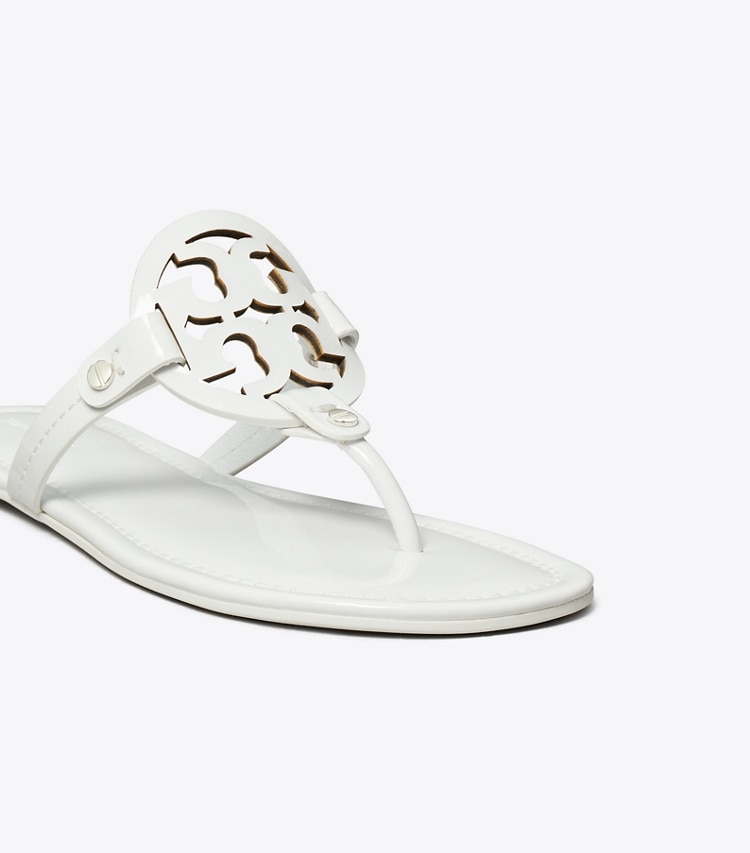 Tory Burch diseñador sandalias Sandalias Miller de charol en Optic White detalle