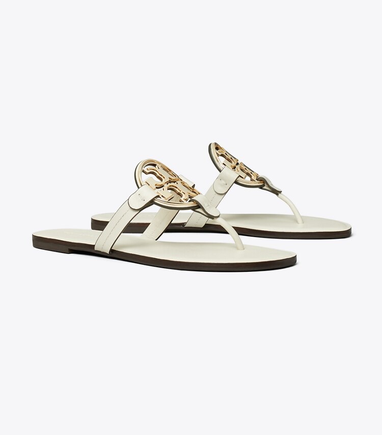 Tory Burch designer sandali Sandalo Miller con logo in metallo in LIGHT CREAM / GOLD angle