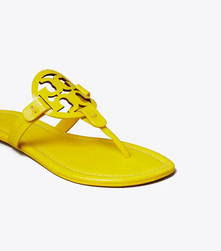 Tory Burch designer sandali Sandalo Miller in vernice in BRIGHT YELLOW dettaglio