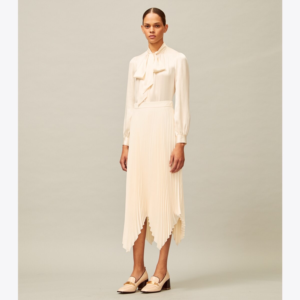 シルクリボンワンピース★Tory Burch★PRINTED BOW BLOUSE DRESS Printed Satin Bow Blouse: Women's Designer Tops | Tory Burch