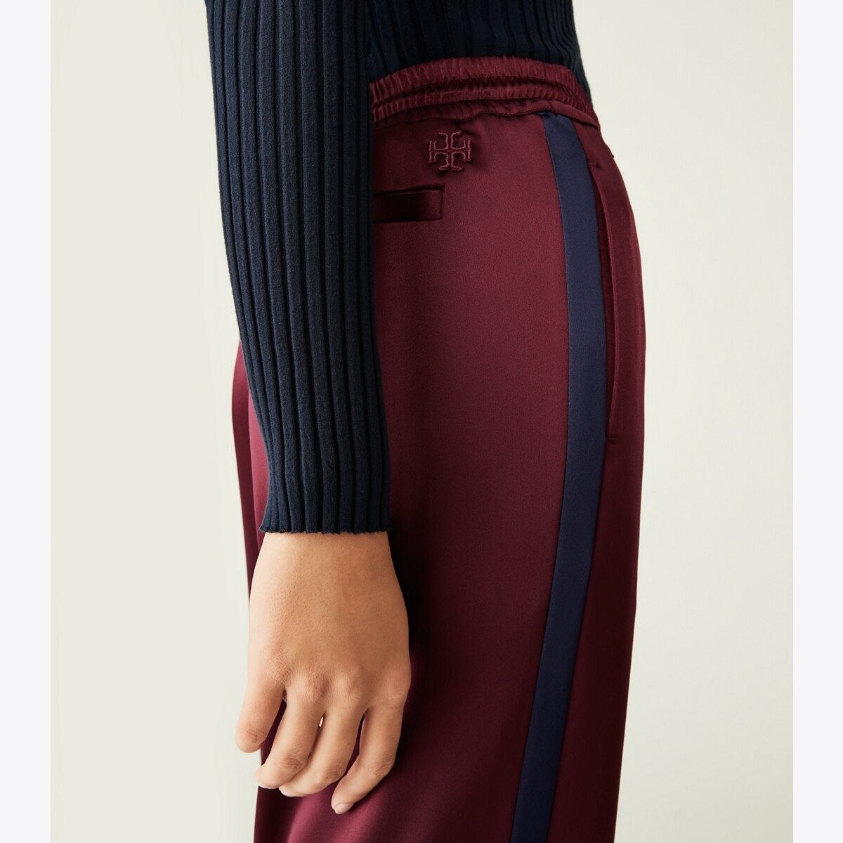 TORY BURCH 刺繍ロゴ入りトラックパンツ TORY SPORTS Embroidered Logo Nylon Track Pant: Women's Designer Bottoms