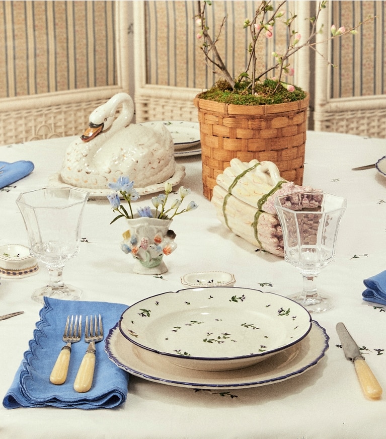 Tory Burch designer linens Scalloped Dinner Linen Napkin, Set of 6 in High Tide editorial