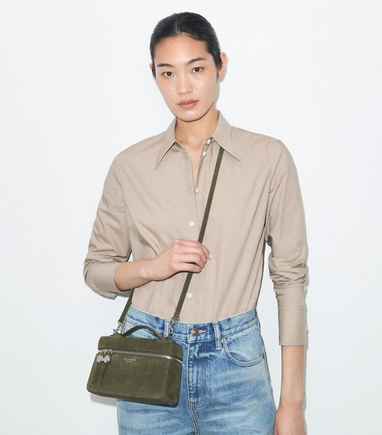 Tory Burch designer crossbody bags Schlanke Romy Handtasche aus Wildleder mit Tragegriff oben in Leccio additional on model