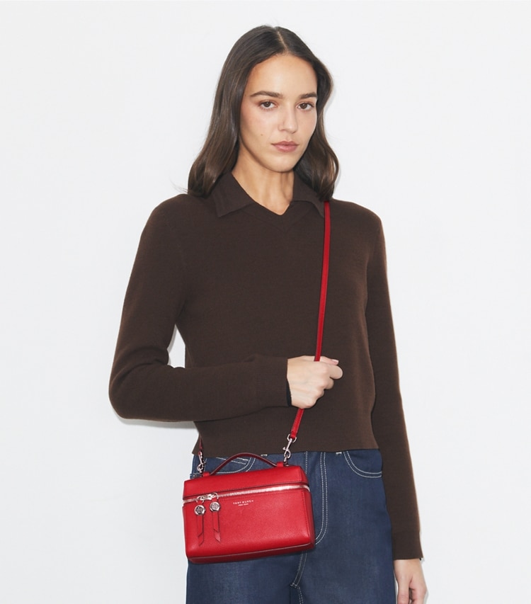 Tory Burch designer kleine taschen Schlanke Romy Tasche mit Tragegriff oben in Tory Red accessory on model