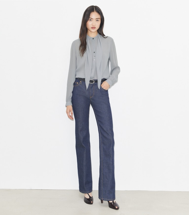 Tory Burch designer oberteile Schluppenbluse aus Georgette in Gray modell von vorn